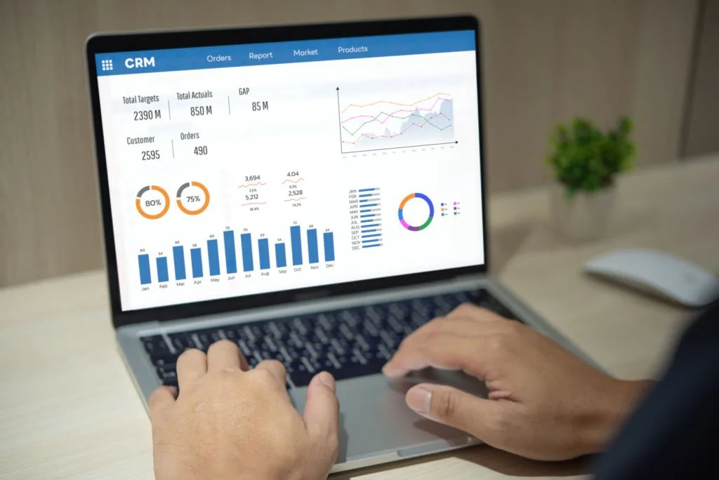 كيف تستخدم بيانات العملاء لتحسين المبيعات