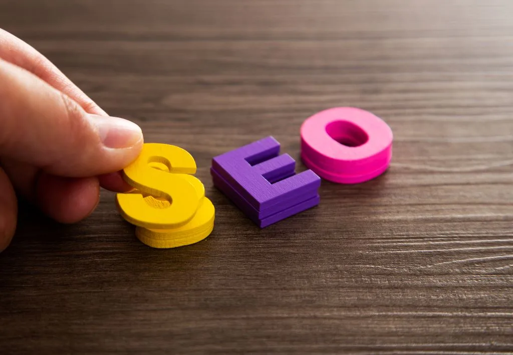 تحسين محركات البحث SEO: تعظيم ظهور موقعك الإلكتروني